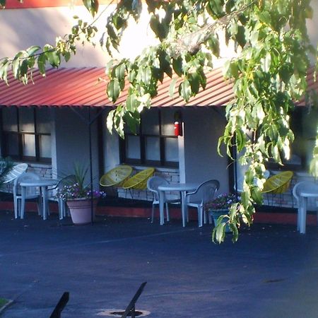 Capricorn Motel Royale 1000 Islands Lansdowne Exterior foto
