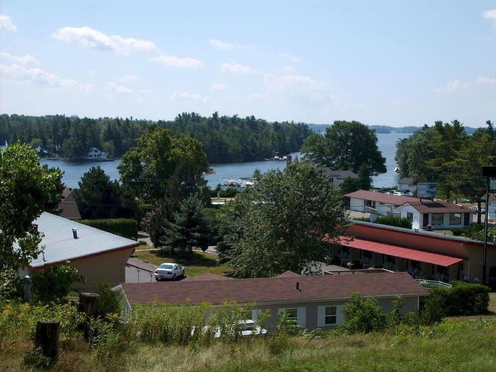 Capricorn Motel Royale 1000 Islands Lansdowne Exterior foto