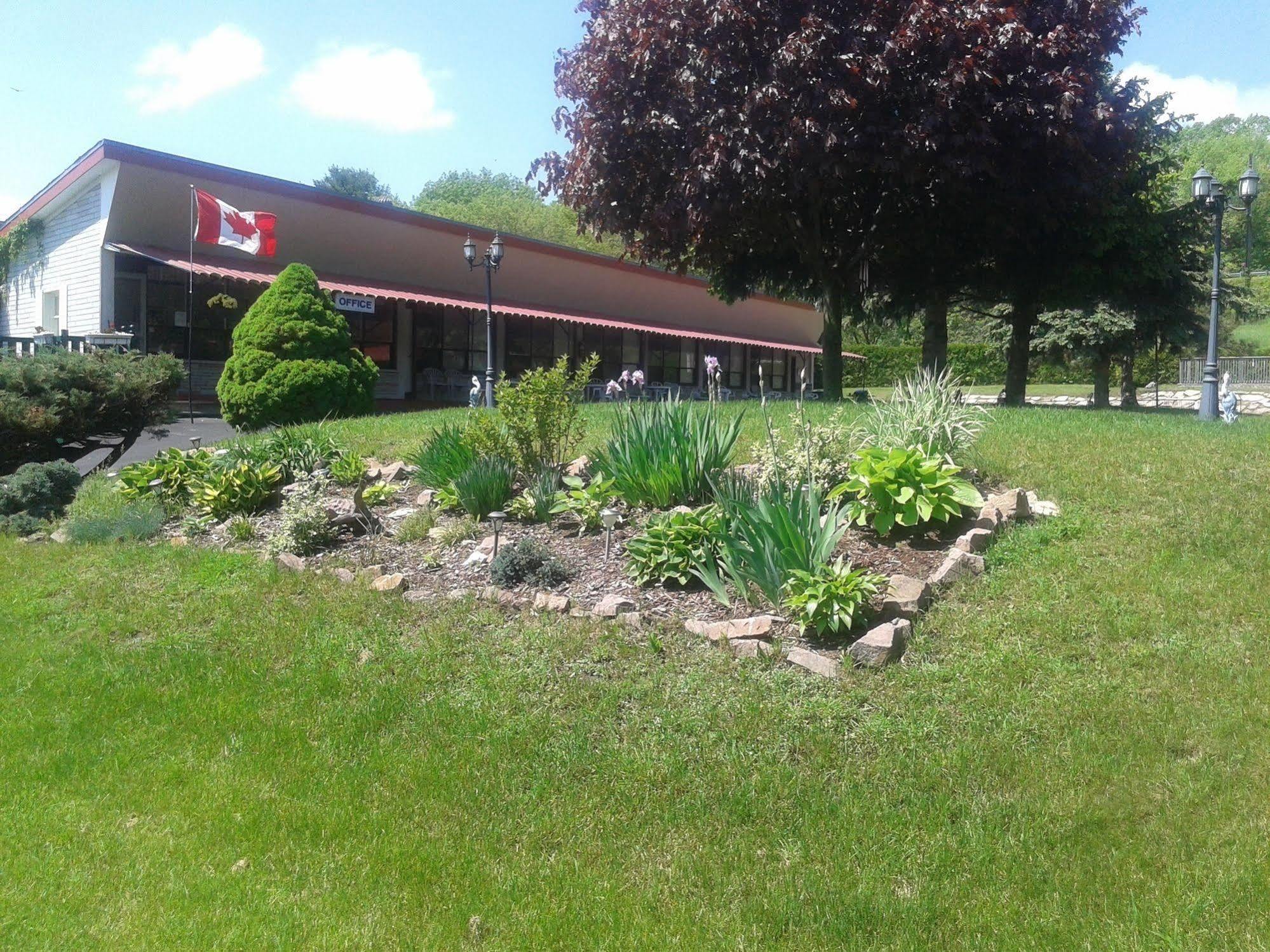 Capricorn Motel Royale 1000 Islands Lansdowne Exterior foto